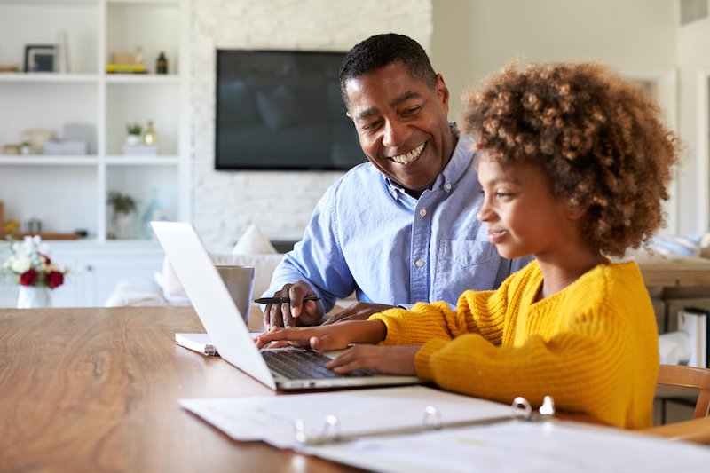 UniofOxford's tweet photo. The @OxfordDeptofEd have published a home-schooling resource for parents and teachers embarking on home-schooling amid the current coronavirus pandemic. 
Click the link to try it out for free! 
https://t.co/Hk78wkdtG3 https://t.co/uv3YjbRb1M