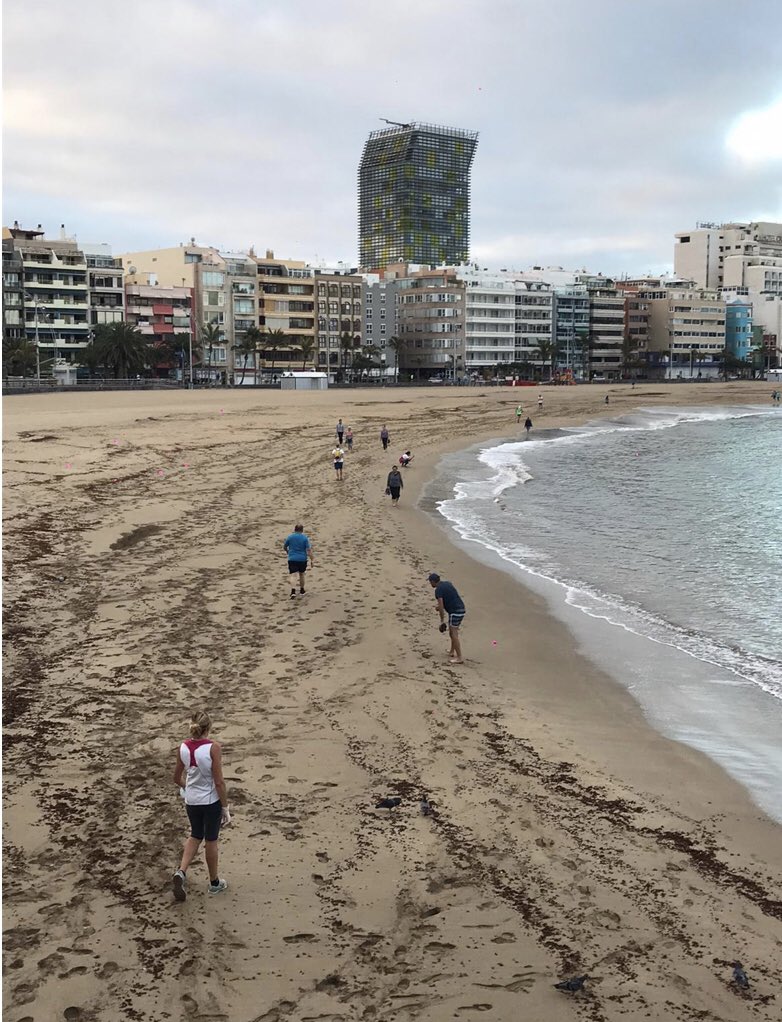 Mi playa de Las Canteras 🏊🏻♀️🦈 tweet media