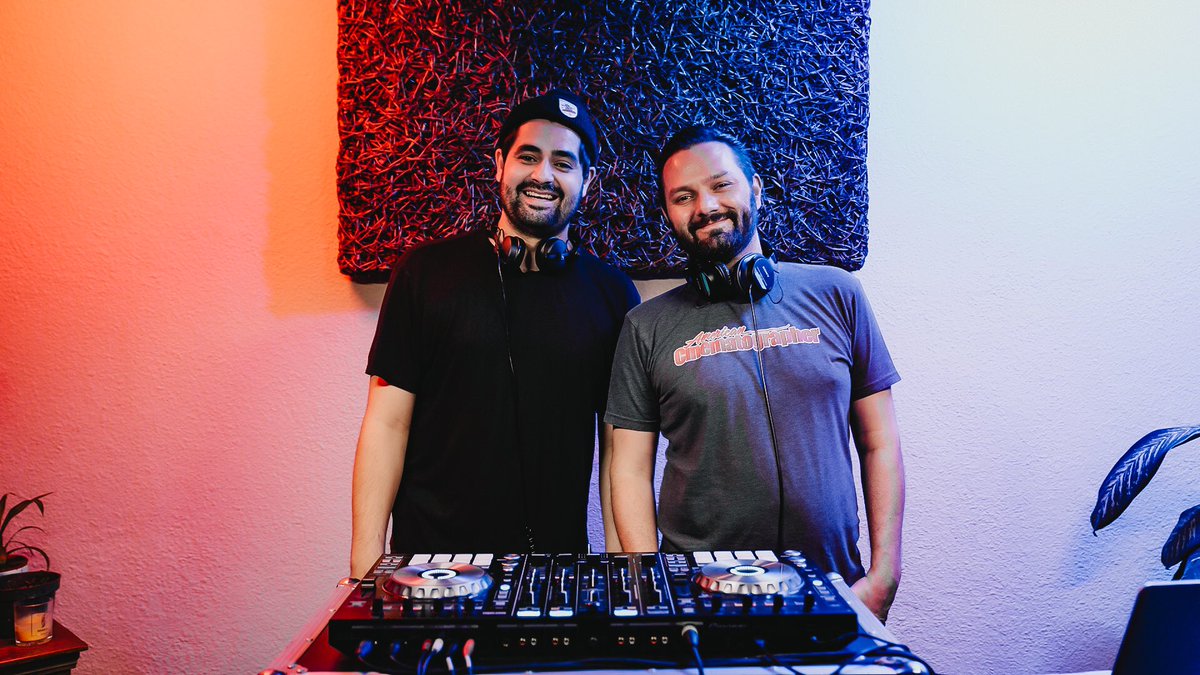 EMASOUND's tweet photo. House Party una vez más estuvo increíble, muchas gracias Edgar Pinzón por aceptar la invitación no cabe duda que la música no importando la edad y los años siempre nos va unir.
#HouseParty #EMASOUND https://t.co/J3t7rVzxqi