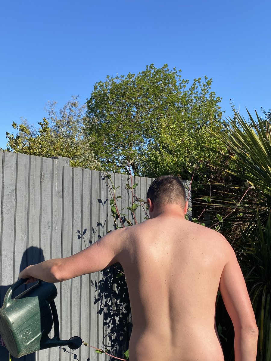 Happy World Naked Gardening Day! 🙊

Apparently great for the body and mind #WNGD is it’s 15th year. 

Mike has suggested Tom Jones - You can leave your hat on as the perfect song in support. Can you beat that? 😄🌿

#WorldNakedGardeningDay #NakedGardeningDay