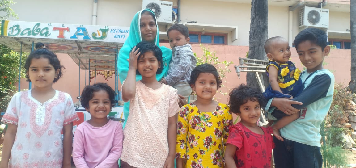 Khaja_Activist's tweet photo. @KTRTRS Sir These family strucked in Warangal Shambhunipet #MillsColony Limits before #Lockdown they came to marriage function to Warangal and got Strucked they need to go back home Hyderabad Plz do the needful help.
@TelanganaDGP @TelanganaCOPs @cpwrlc https://t.co/y3xU8RHB7d