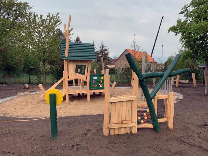 BerndAlbers1's tweet photo. #stahnsdorf #schenkenhorst #sputendorf Der neue Spielplatz in der Kita Spatzennest nimmt Gestalt an. https://t.co/8plq94BJgN