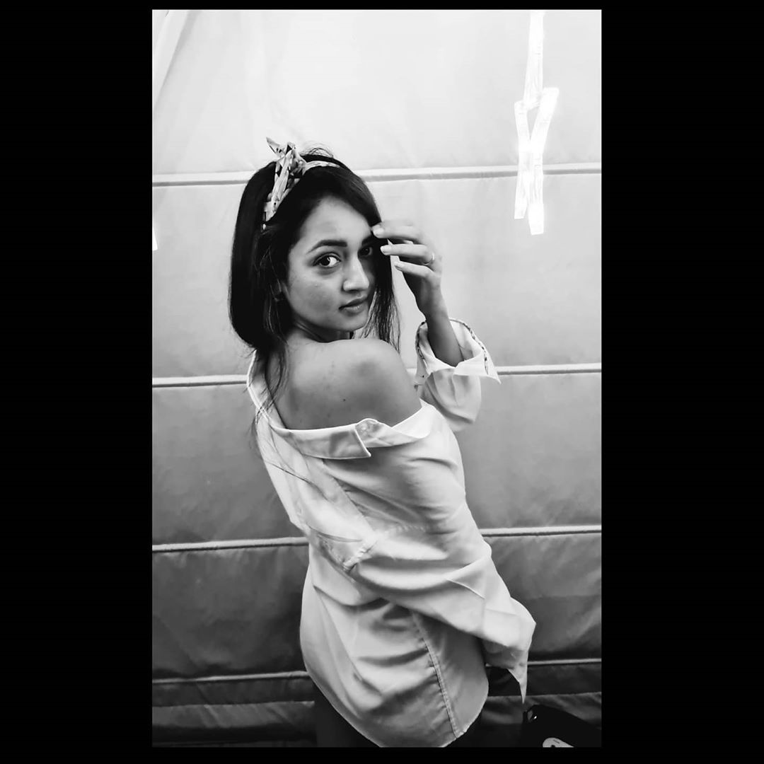 Shanvi_Cafe's tweet photo. Why are you Soo Beautiful @shanvisrivastav 💗✨
Like Soo Beautiful ... Damn ..🙃 https://t.co/SfrROrPcs6