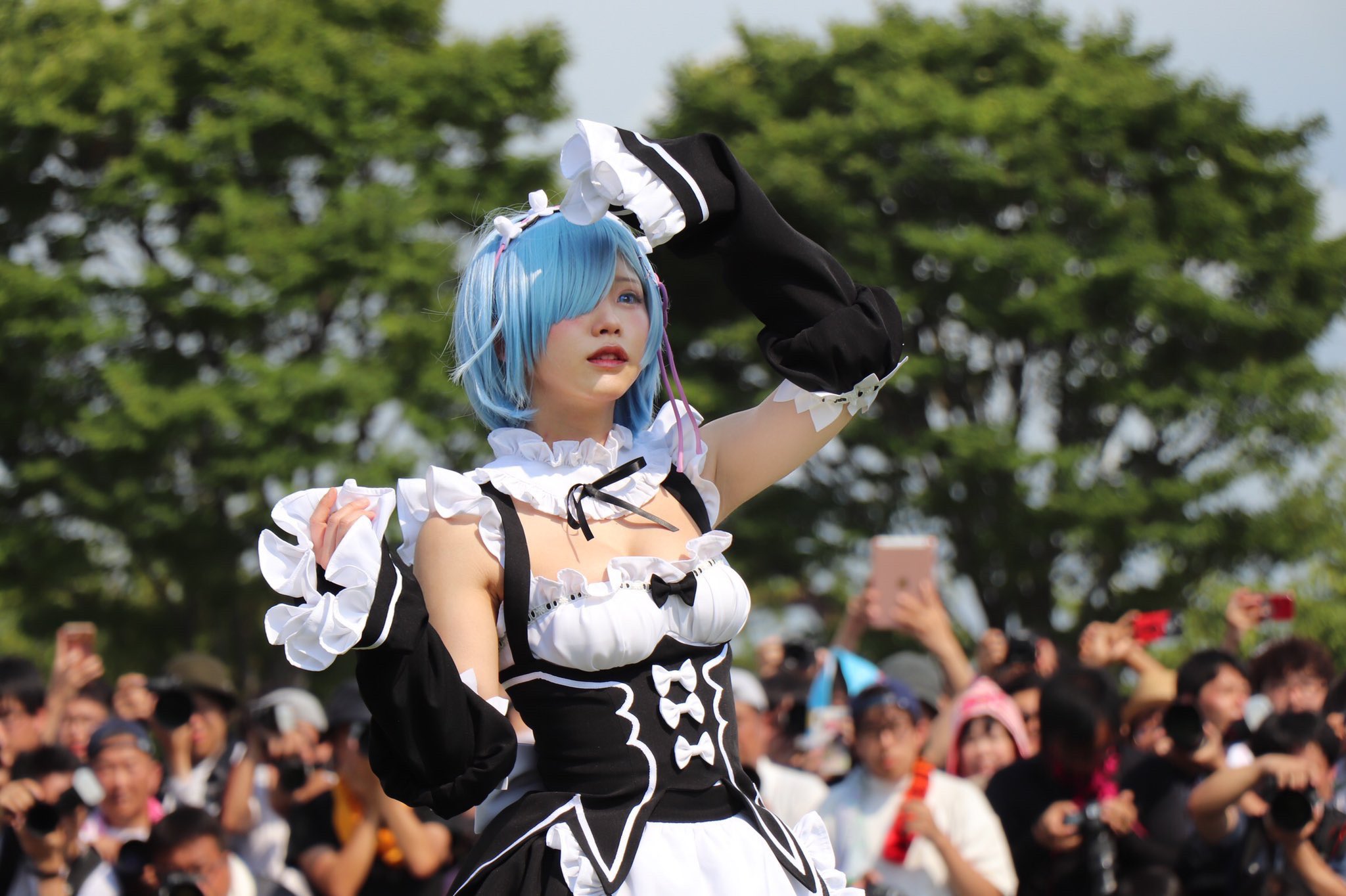 画像,#エアコミケ 1日目お疲れ様でした！リゼロのレムのコスプレはこの時期だとちょっと暑いかな〜⊂(◉‿◉)つ https://t.co/a4grVBcvqU…