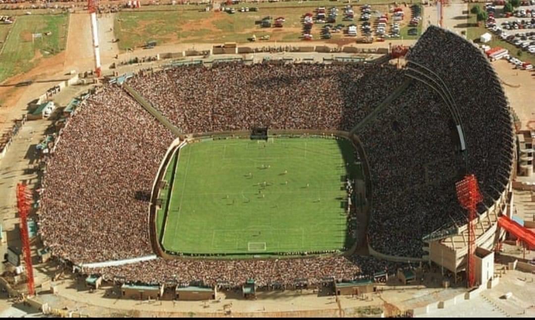 TaMjakaZA's tweet photo. Twitter please HELP. I’m looking for the photographer 📸 of this awesome shot of FNB STADIUM, @CAF_Online 1996 AFCON Final aerial view!

Please point me in the right direction @SABCNews perhaps it was one of your peeps? RT for awareness! https://t.co/g49K5734DQ
