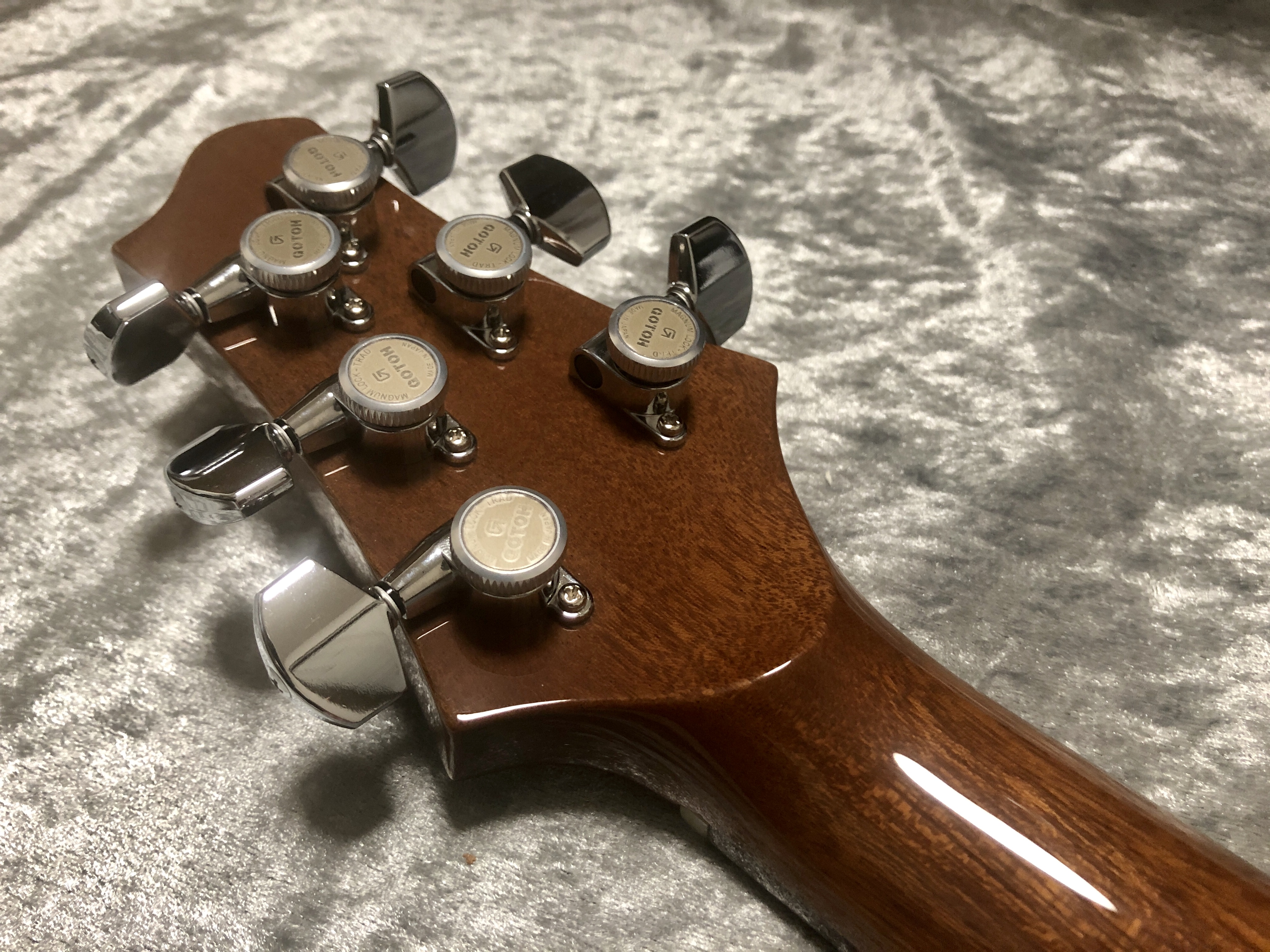 MT Guitarworks na platformě X: „ブリッジはGotohのトレモロ