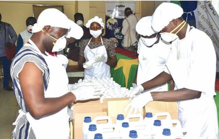 ChrisGuilhou's tweet image. #COVID19 : des solutions 100% camerounaises 🇨🇲 pour notre Ambassade 🇫🇷
➡️ Nous utilisons du gel hydroalcoolique fabriqué au #Cameroun, grâce au savoir-faire des employés de SABC, Total, CFAO et Sosucam. 
Merci pour votre mobilisation!