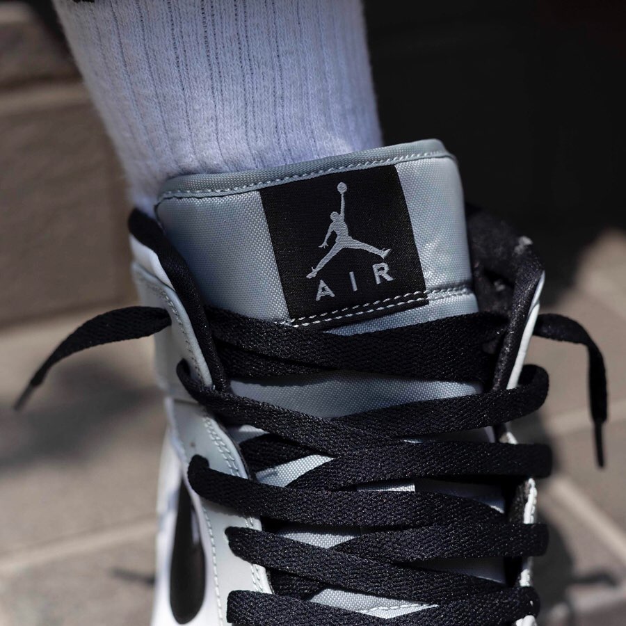 ナイキ エアジョーダン1 ミッド ライト スモーク グレー ナイキ エア