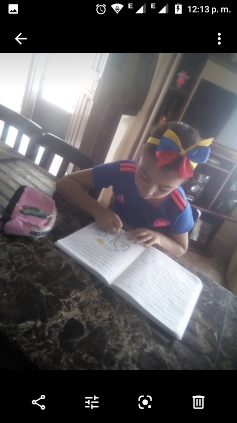 LAPARROQUIAL's tweet photo. Todos por una escuela sin límites nuestros niños trabajan sobre el día de la tierra @laescuelaencasa @DireDucacionGDT @DannyACaceresS https://t.co/lHOp6iq51e