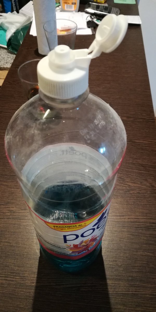 elniniomagnesio's tweet photo. Acabo de tener una idea magistral:

Agarré la tapa de un detergente Magistral (valga la redundancia) y se la puse al Poett.

Ahora es mucho más piola para ir dosificando.

#MagneTips https://t.co/v2R7LiPT8s