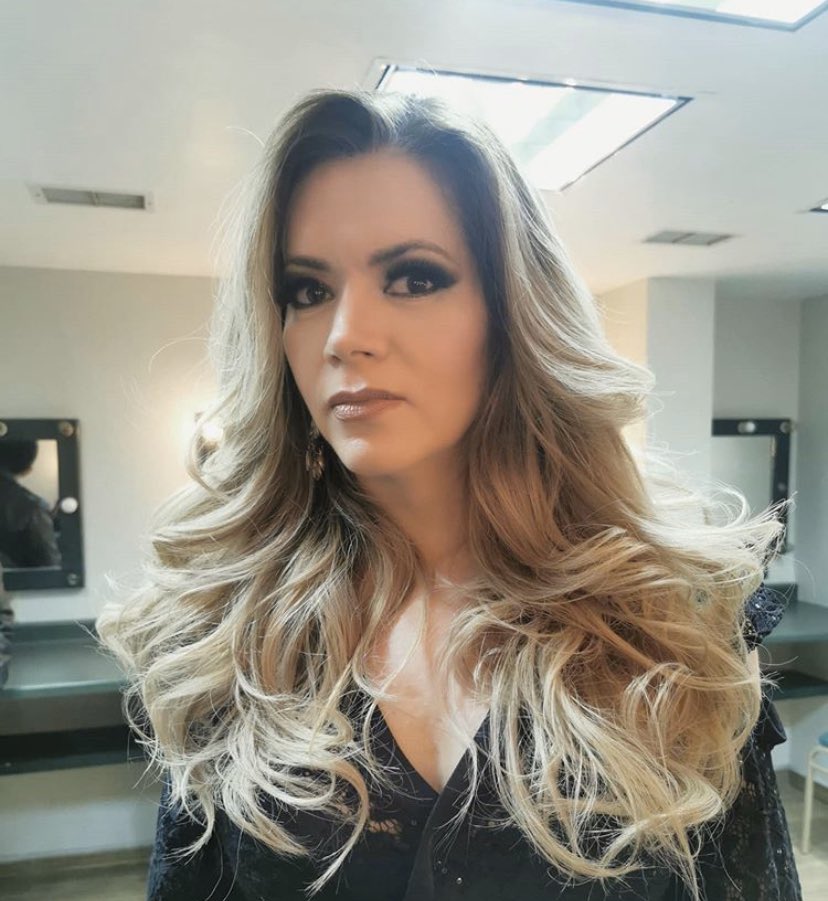AranzaOficial's tweet photo. Mi cabello en manos de los mejores #AGMSTUDIO se los recomiendo. https://t.co/DQxVIIJ7p6