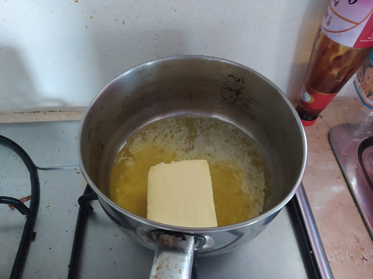 Break up the arrowroot, either with a blender or by hand. Pour in the melted butter, mix well and spread the base mixture in the dish(es) you want. Place in the fridge to help it firm up. Too much butter makes the base too hard, so go lightly if you want extra.