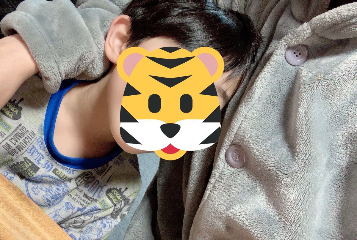 ChiBiCco0111's tweet photo. しがみついてくる息子

私『密です！』

息子『蜂です🐝』

違うそうじゃない https://t.co/FJeqjzn4R5