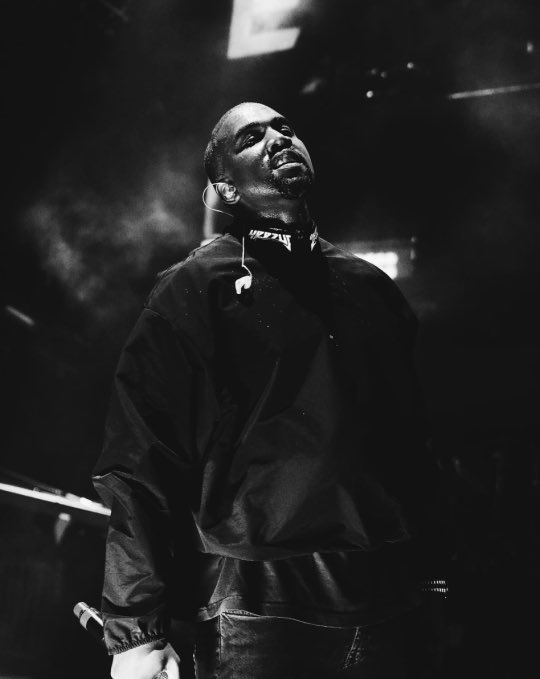 Alexedijnr's tweet photo. Kanye West went from being $53m in debt in 2016, to now being worth $1.3Billion in 2020. Yeezy was valued at $1.5Billion in 2019, to now being valued at $3.3Billion in 2020. Yeezy is coming for the Jordan Brand

As things stands, he is the Richest Hip Hop Artist 👑👑 https://t.co/KPjcWSUN79