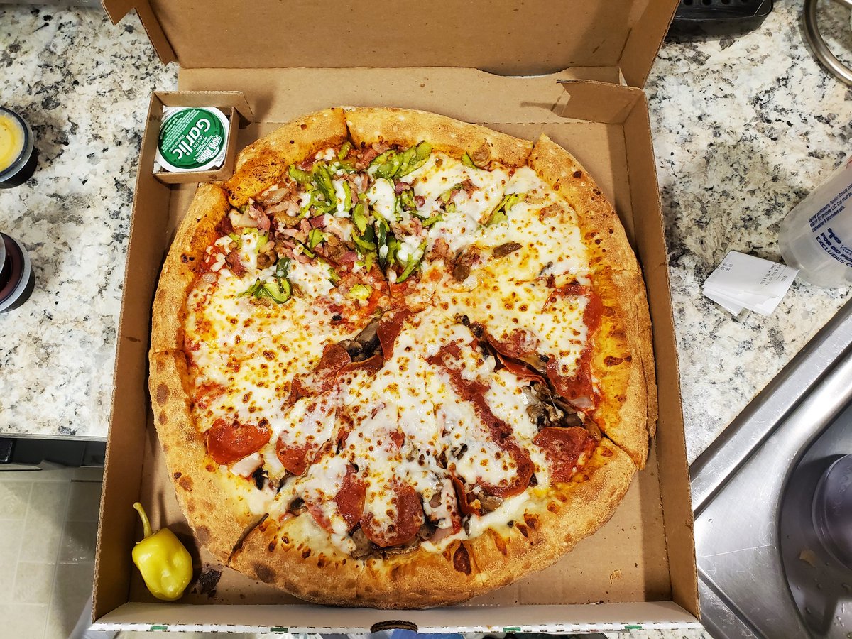 CDantz's tweet photo. @PapaJohns ..is this what better pizza looks like? I spent my late teens working for you and I've never seen or had a pizza topped or cut this way. It's becoming all too common and frankly, unacceptable. 

Sincerely, 
A disappointed pizza lover https://t.co/Q0f5WHNmi3
