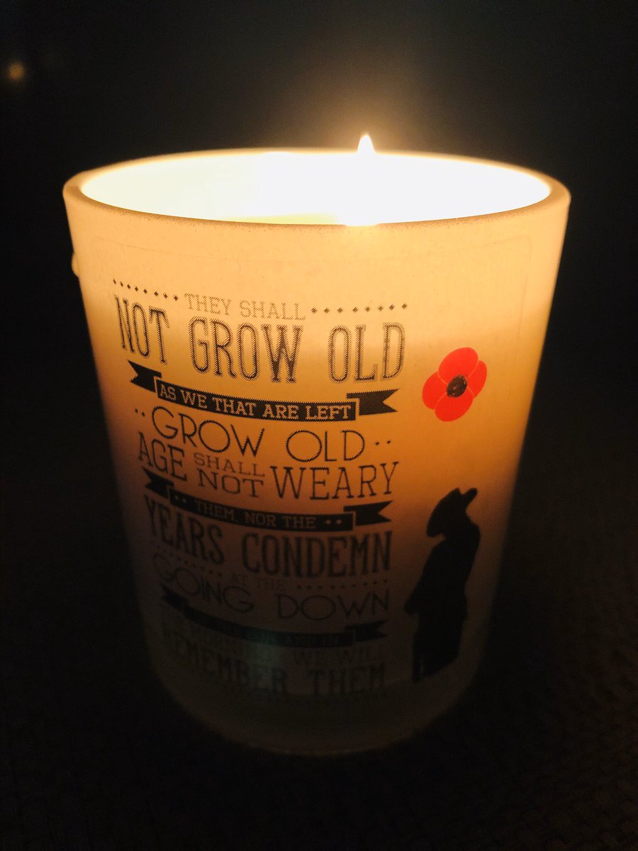 VickiBowen14's tweet photo. We may not be able to get together but this morning Reynolds Street was united in remembering our ANZACS
Lest we forget
#anzacspirit #AnzacAtHome #AnzacDay #SpringFarm #CamdenCouncil https://t.co/4ysO3YYmiO