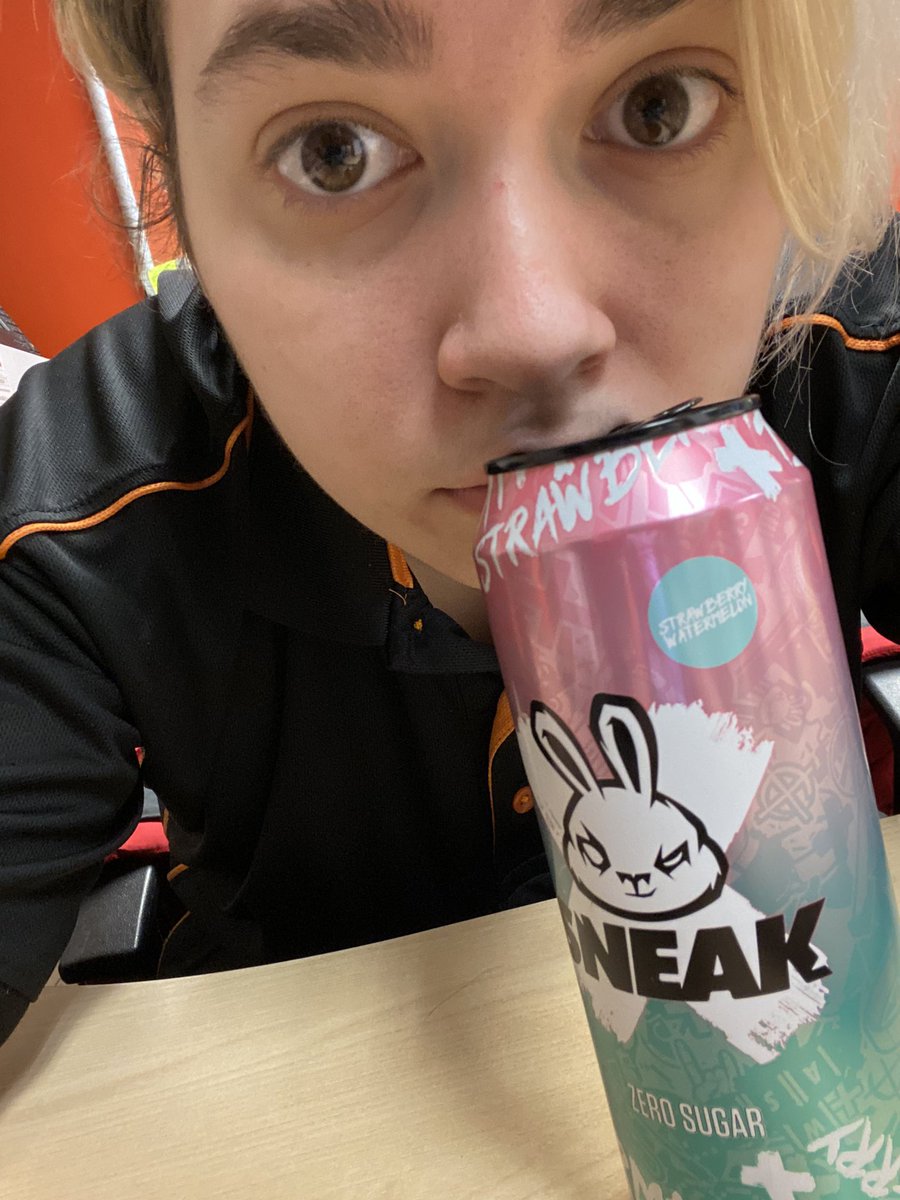 MyOkayLife_'s tweet photo. @SneakEnergy only thing that’s getting me through the night shift 👌🏼 #sneakenergy #sneak https://t.co/lx5wTw7woi