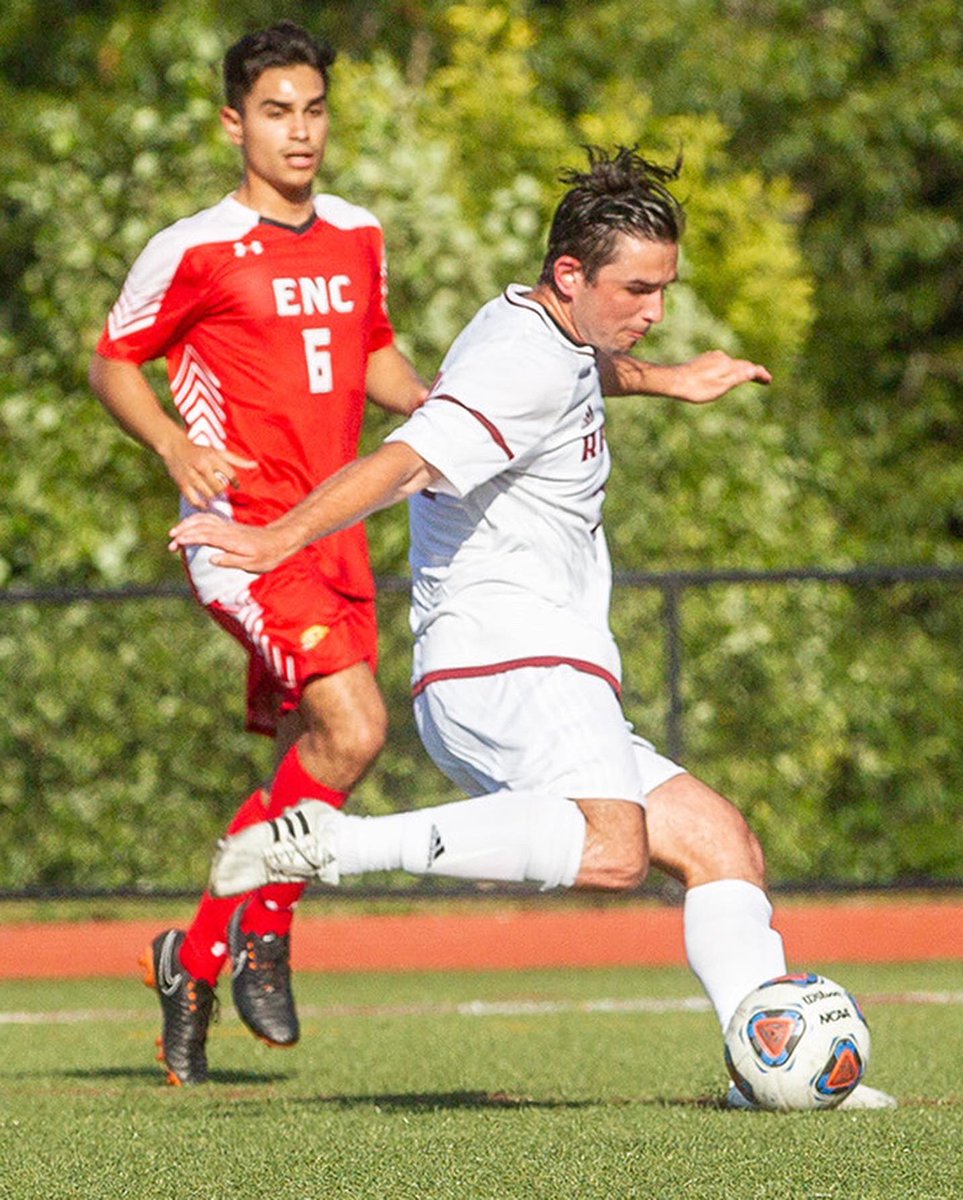 Regis_MSOC's tweet photo. Heβs simply the best! πππ Congratulations to our Senior Captain Scott Holcomb on winning the Regis Athletics Senior Scholar Award! The perfect ending to an illustrious career! ππ₯#RegisMSOC #RoarPride https://t.co/i0tESbJLM3