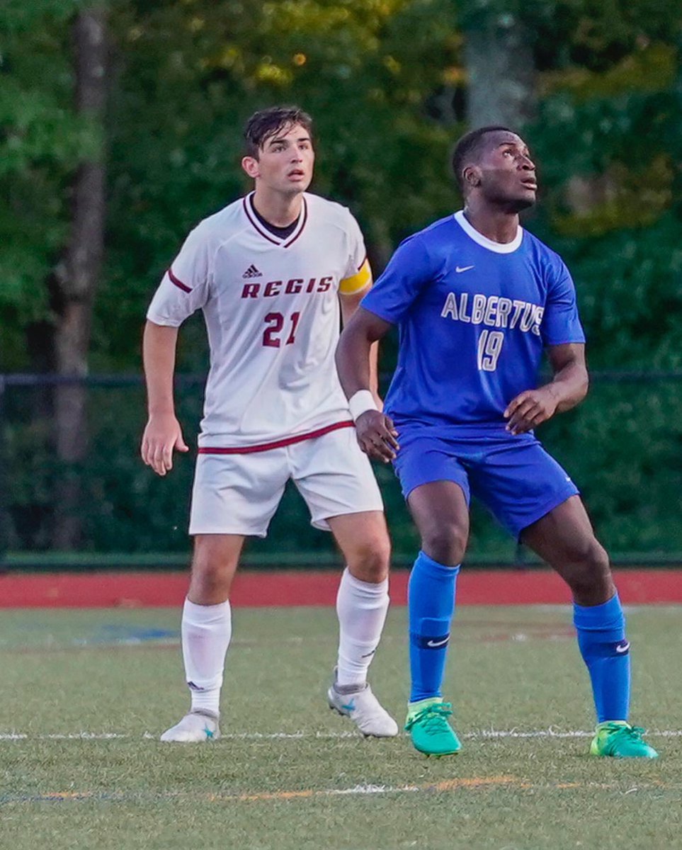 Regis_MSOC's tweet photo. Heβs simply the best! πππ Congratulations to our Senior Captain Scott Holcomb on winning the Regis Athletics Senior Scholar Award! The perfect ending to an illustrious career! ππ₯#RegisMSOC #RoarPride https://t.co/i0tESbJLM3
