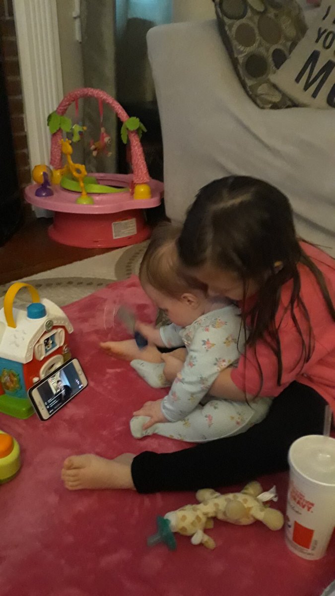 NikkiAggs5's tweet photo. Watching @BillyGilman  on Facebook live tonight !   Hailey showing her baby sister Mackenzie how amazing it is https://t.co/aM9gRw7VkG
