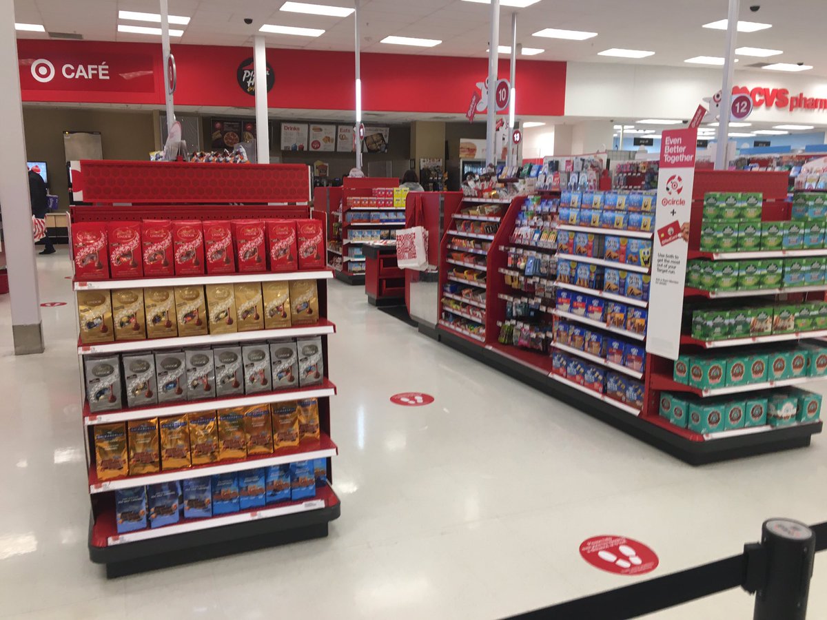 TargetCurran's tweet image. Terri has our first AND last impression covered here in Wilmington. Weekend ready ✅