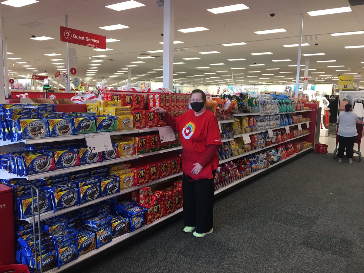 TargetCurran's tweet image. Terri has our first AND last impression covered here in Wilmington. Weekend ready ✅