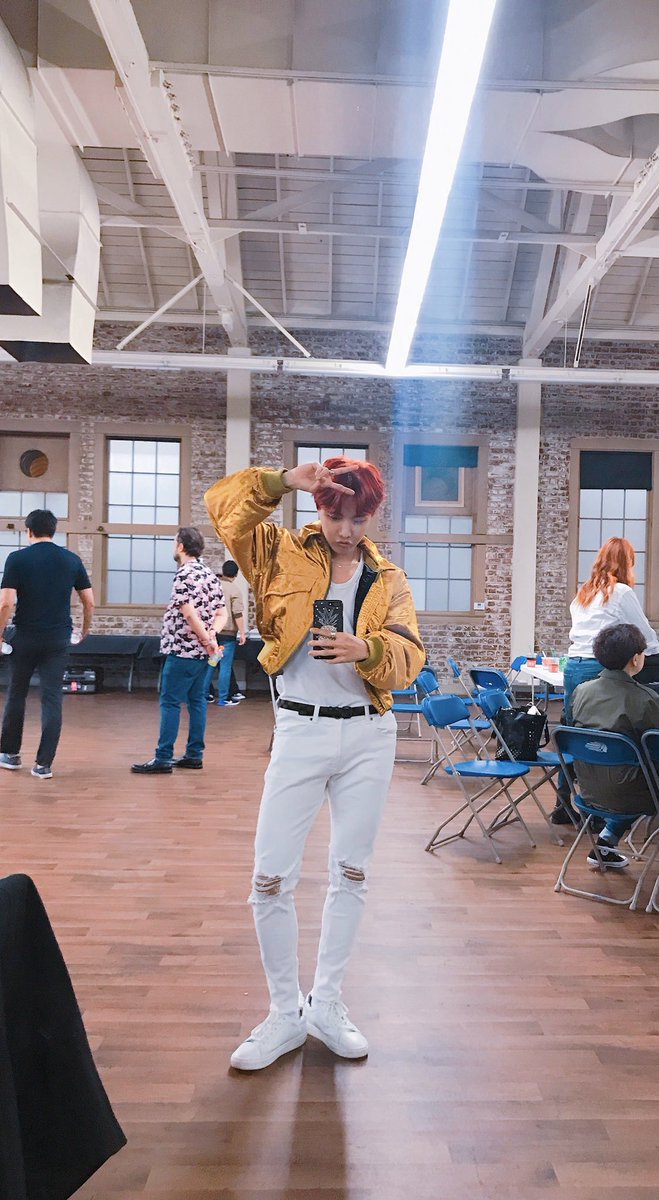 u think i could leave off this hobi???? that red hair and gold jacket combo???? and the white pants with the knees out????? impossible