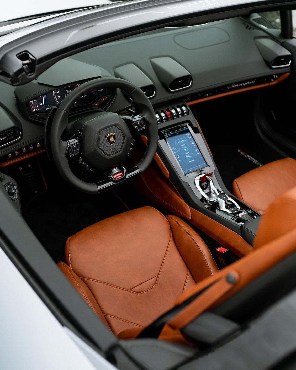 Automobile_001's tweet photo. Lambo!!!!!! https://t.co/nJJ7AAylXZ