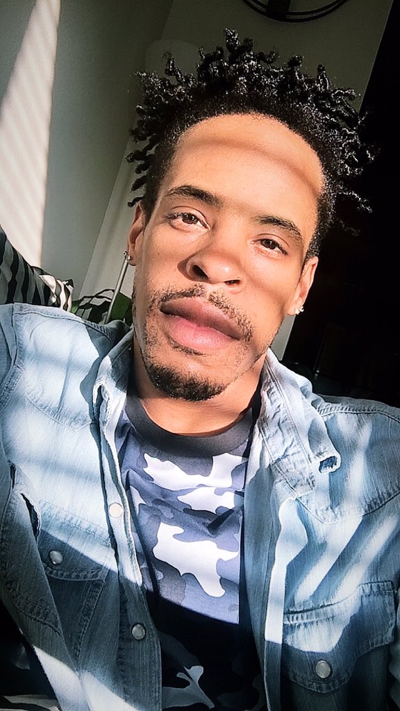 Its_Rodrick's tweet photo. Vers Top to Vers Bottom.
#ItsRodrick #SelfieKing #Selfie #Selfies #NaturalLight #NoFilter #Eyes #Hair #Lips #Skin #BlackGayMan #FullyVers #Black #Gay #Man https://t.co/rUGlFyVHgo