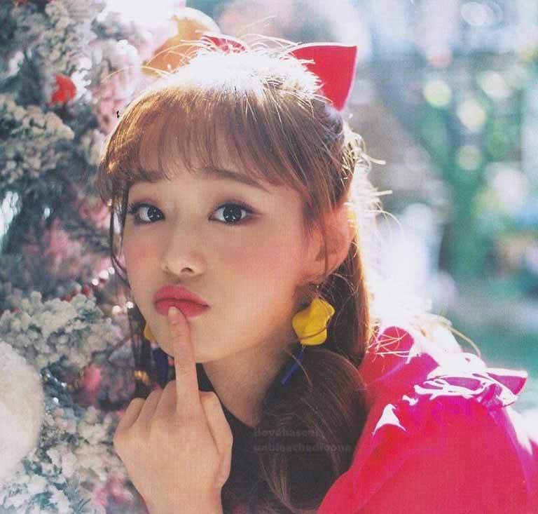 chuu as antheia •goddess of gardens, flowers, swamps, and marshes •part of the three graces (?) and stood for trust, friendship, community and love