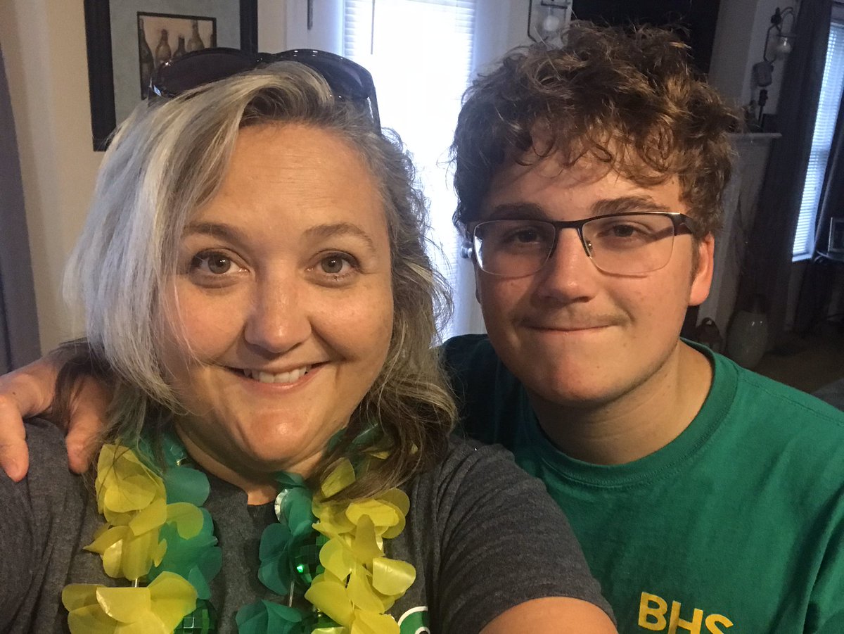 HearnEd72's tweet photo. 💚💛💚💛 
#BHSVirtualSpiritWeek
#greenandgoldday
#ifyoudonttakeapicwithatractor
#didyouevenspiritweek? https://t.co/OqMGNOcV51