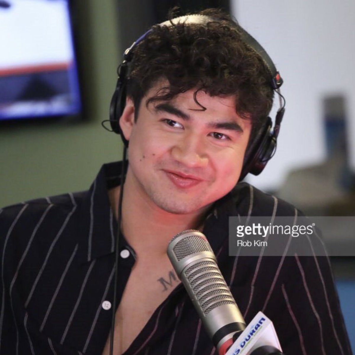 -calum hood’s curls: a thread