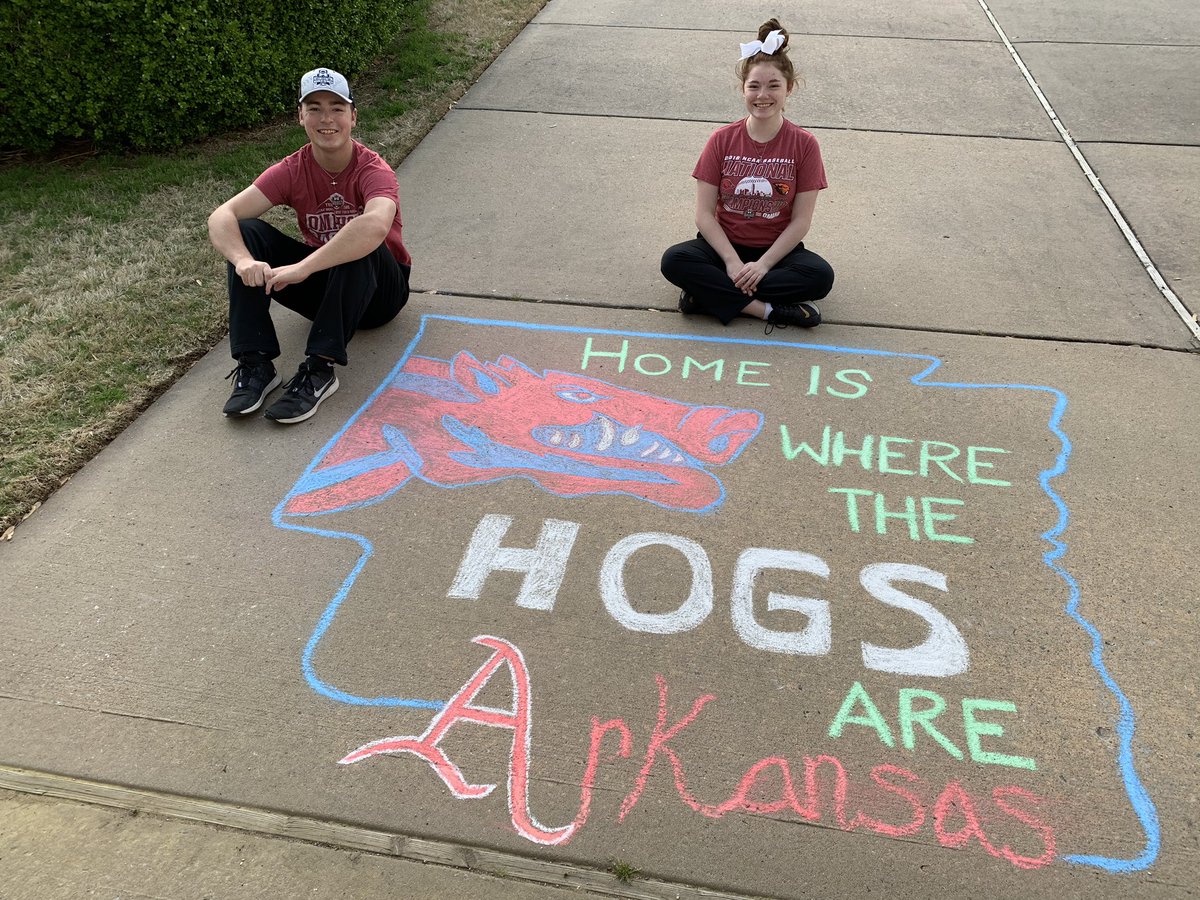 kpoohtine's tweet photo. Home is where the HOGS are β₯οΈπ @ArkRazorbacks #WPS #OneRazorback #wooopigweekend #sidewalkchalk https://t.co/tOuln8HzCJ
