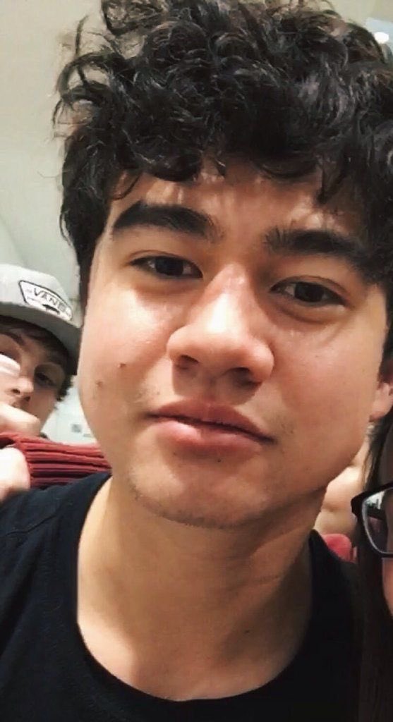 -calum hood’s curls: a thread