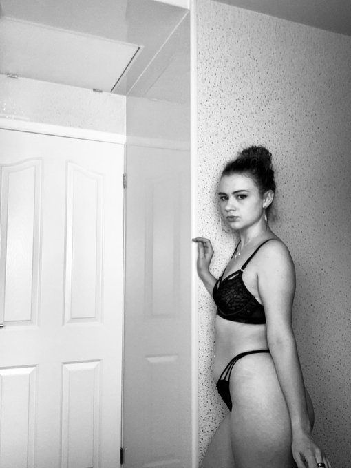 Em Skye 💋🔞 - So much lingerie yet no one here to see it.... You can tho if you sub to my onlyfans! It’s less the $5 right now ❤️ https://t.co/xhac2NTWbk https://t.co/lglW9LfYX0