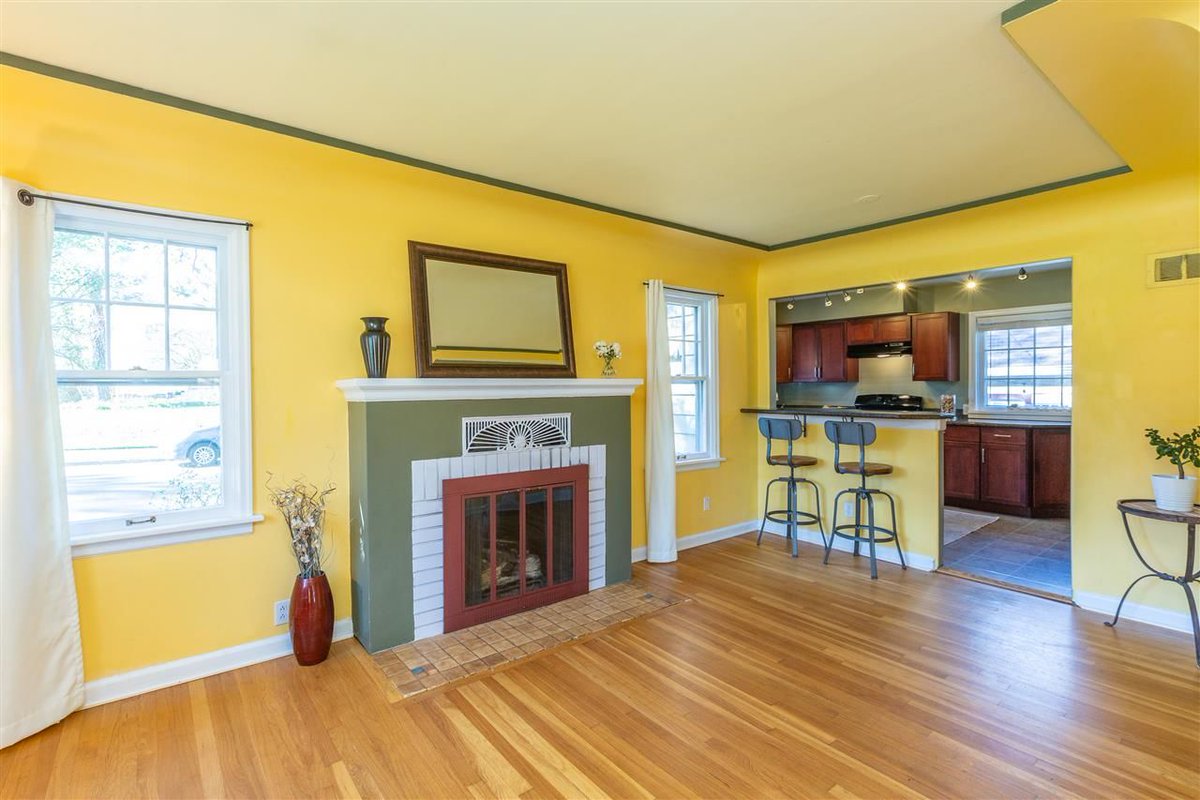 ExchangeSpokane's tweet photo. Just Listed! Charming #Spokane 3 bed/ 3 bath Cape Cod on the #SouthHill for just $400k. Ask @spokanehouse for the details!  See all the latest Spokane &amp; Eastern WA #HomesForSale in this week's Exchange: https://t.co/AlLa6aVymc  #RealEstate #HouseHunting #SpokaneHouse #HomeForSale https://t.co/8YAJmB3N2p
