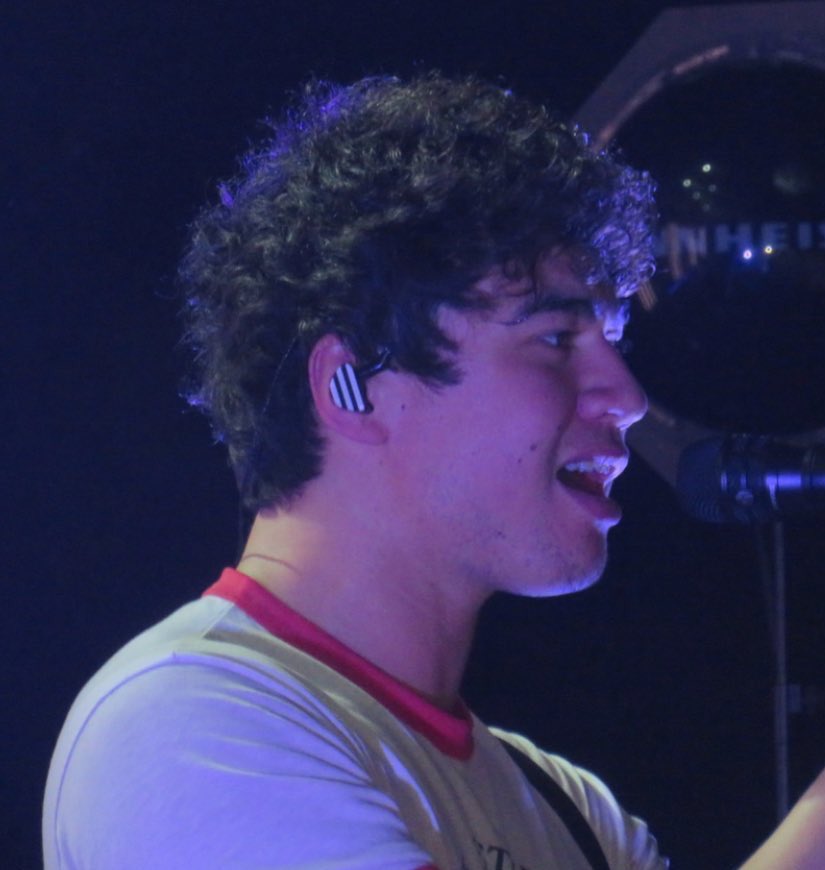 -calum hood’s curls: a thread