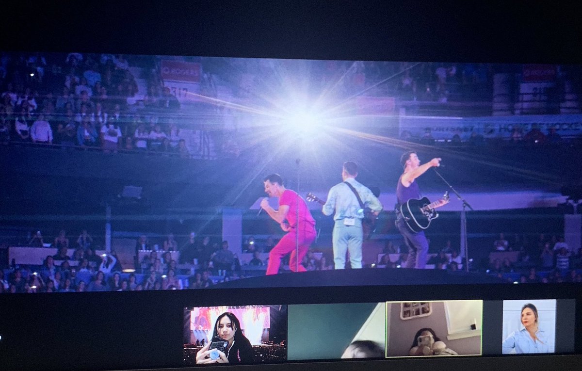 JazziElizabeth's tweet photo. #JonasWatchParty
@aviendha__ @heyyyitsthea @Sarah_Rivz  @jonasbrothers https://t.co/HP14mJlN74