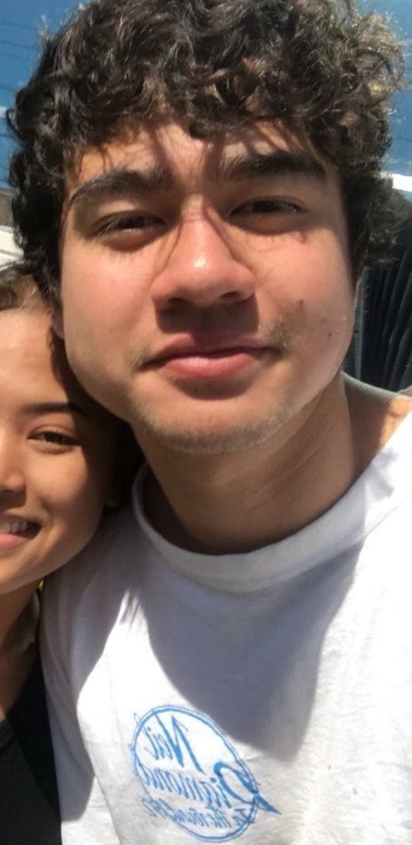 -calum hood’s curls: a thread