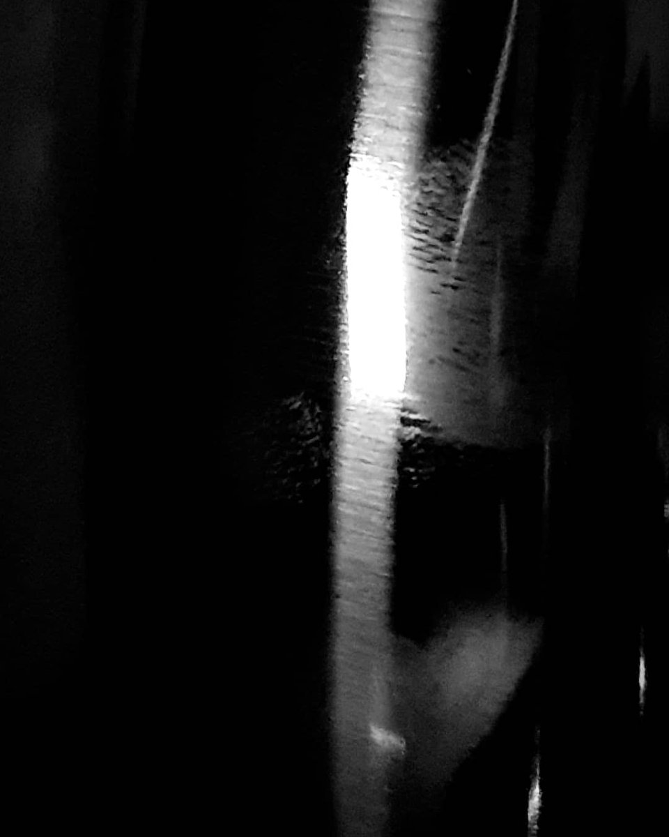 _abeginning_'s tweet photo. 'Haymaker.'
#black #white #grey #line #light #shippingnews #threefour #photo https://t.co/k0jzljyQ18