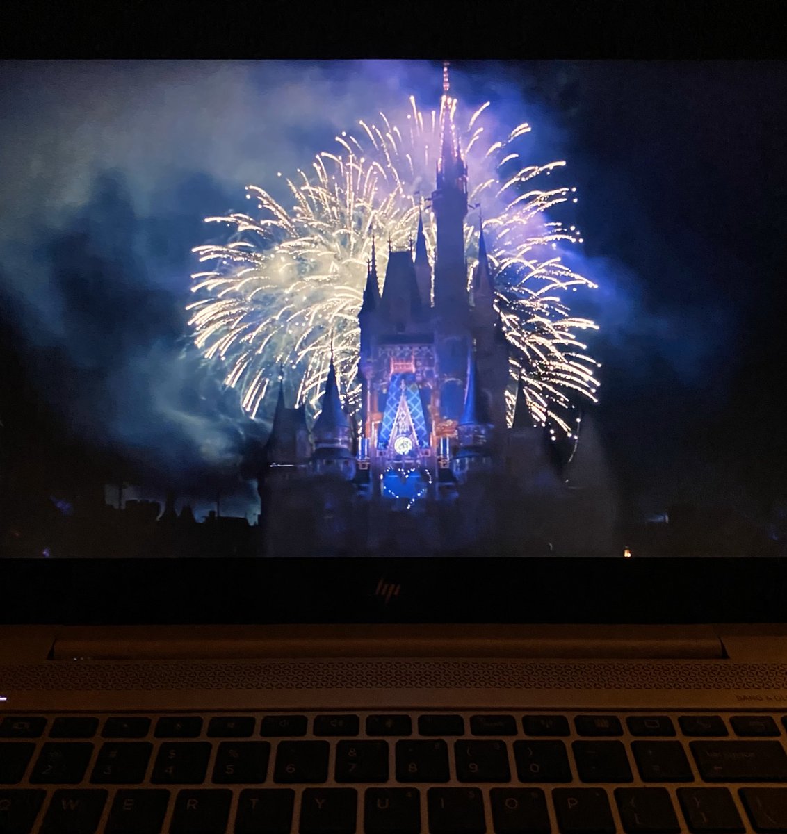 MelissaHBurg's tweet photo. 💫🏰❤️ Thank U @WaltDisneyWorld Taking a moment snapping pictures as if I was there pre-recorded HEA still brings tears to my eyes while memories flood my mind & I look forward to the day we can all come home! #AllTheMagic #BelieveInYourself #WeCanGoTheDistance @WDWGuestService https://t.co/k4aL0I0KtS