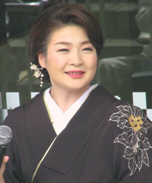 ハープスター 6 関口宏の謎 彼は1971年3月に歌手の西田佐知子 関西では在日朝鮮人との噂 婚約発表し 佐野周二が猛反対する中 なんと発表の一週間後に式を挙げているよ 宏の番組プロデューサが間を取り持ったとされる 問題は彼女が噂通りならば家の問題と