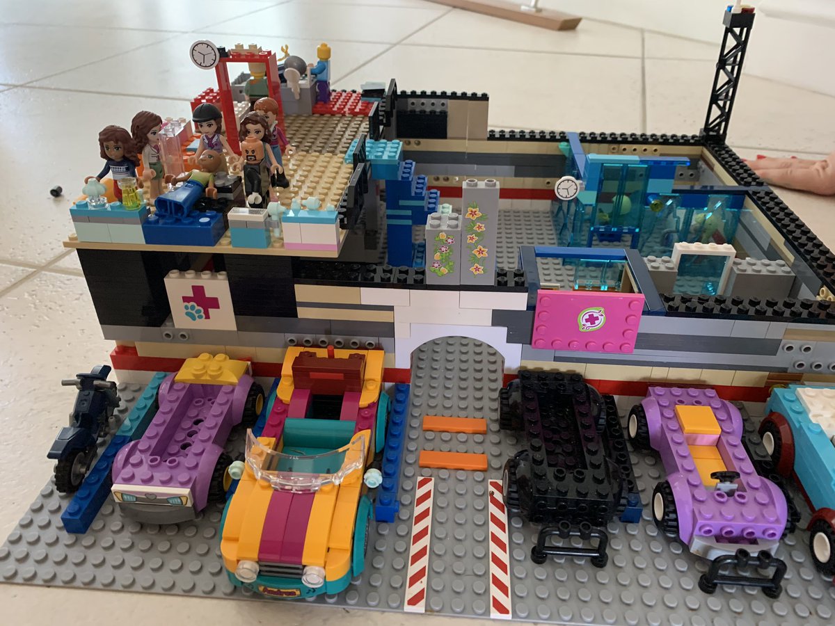 MsJodi_CIS's tweet photo. Thank you to all our our essential workers! 🏥 #CISInspires #LegoChallenge #CISHomelearningprogram #LEGO https://t.co/1V4Dgc6Ras