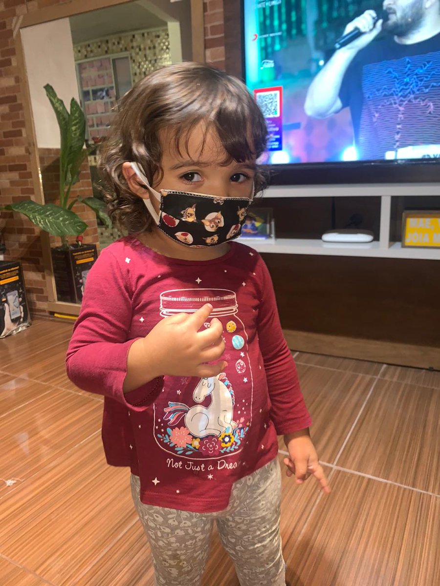 carinecriis's tweet photo. Vendo máscara pra criança 5 reais https://t.co/qDxpcehNGR