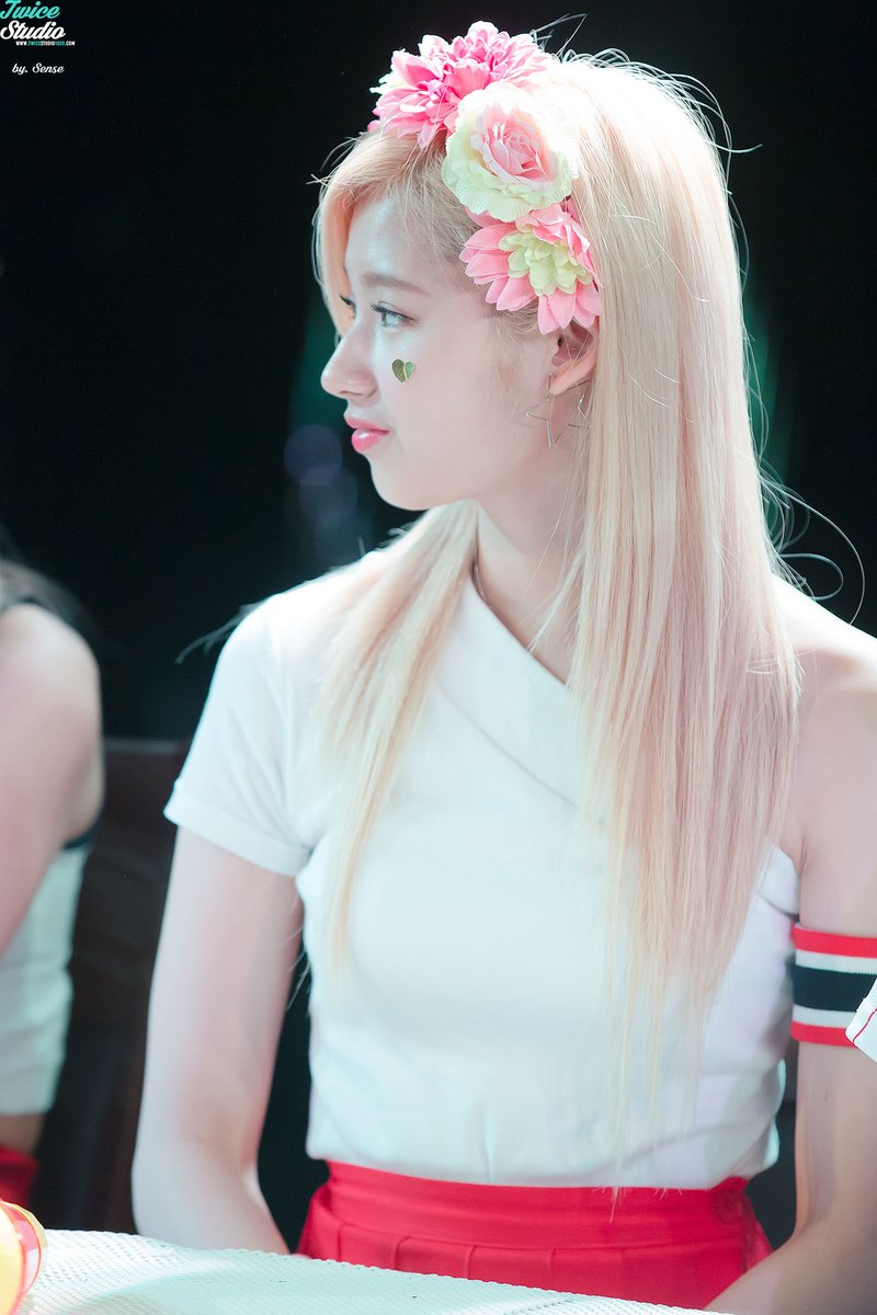 Sana& #39;s glass-breaking jawline- a long, too hot to handle thread.