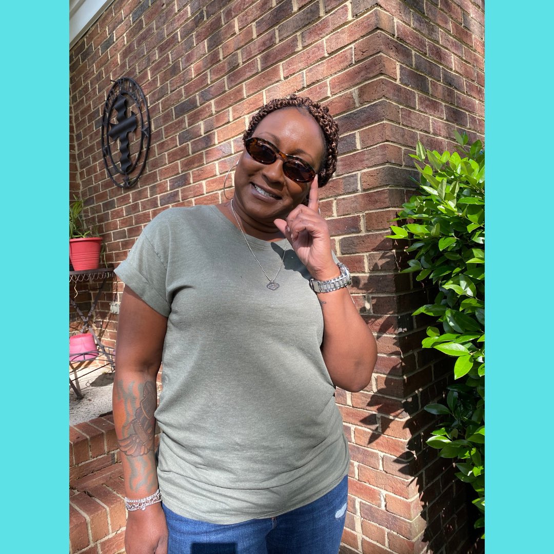 Here is a thread of sunglasses from my business! Shop @/lyssasoshadey on Instagram!