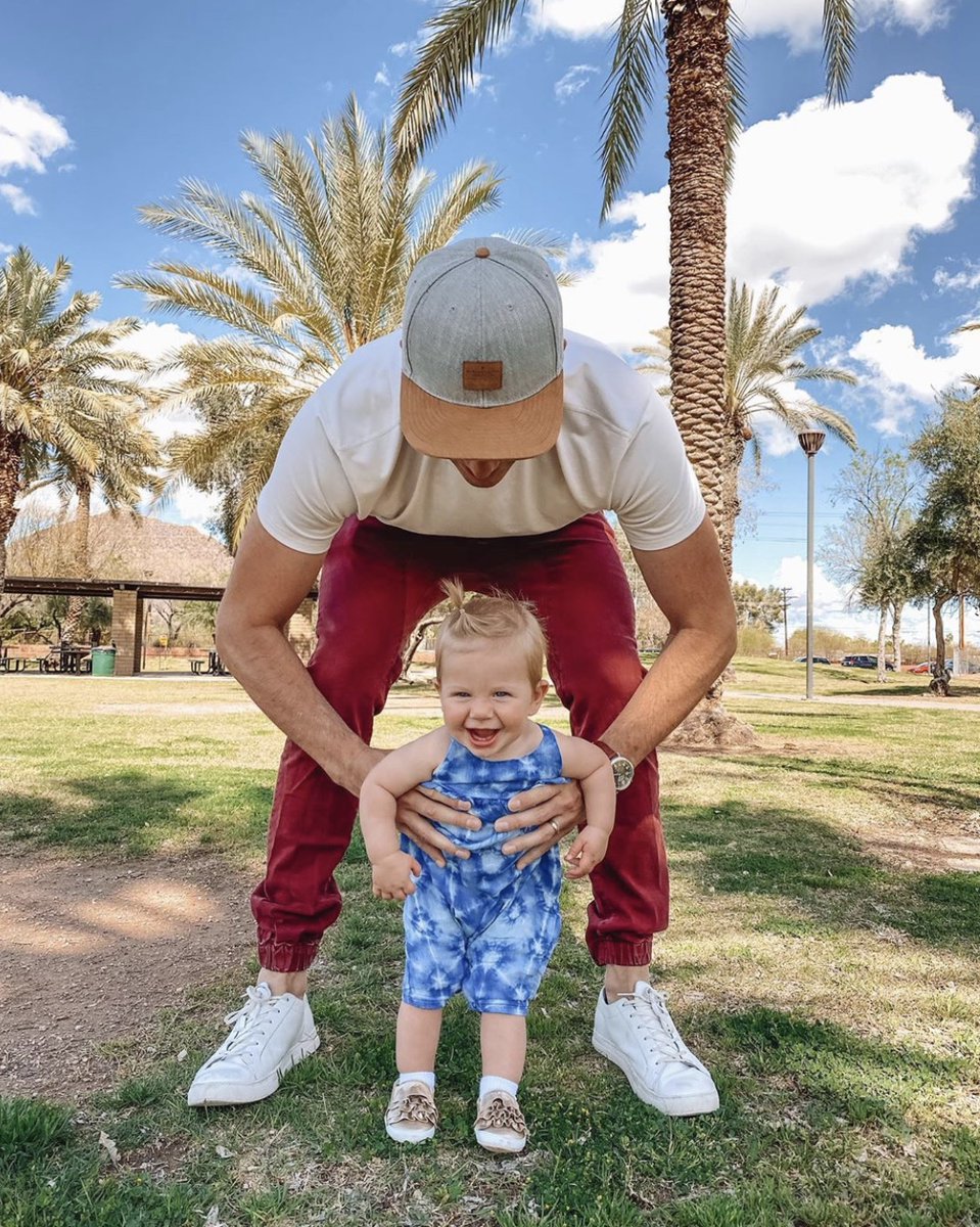 kennethcole's tweet photo. #ariejr tries to show his daughter that walking is easy, especially in our Liam sneaker with The Rebound System. #TECHNICOLE https://t.co/Dt1aiyicbe
When you shop, we donate to the COVID-19 SOLIDARITY RESPONSE FUND. https://t.co/Yg0ZWrojsU https://t.co/0Q0Yy5d1HC
