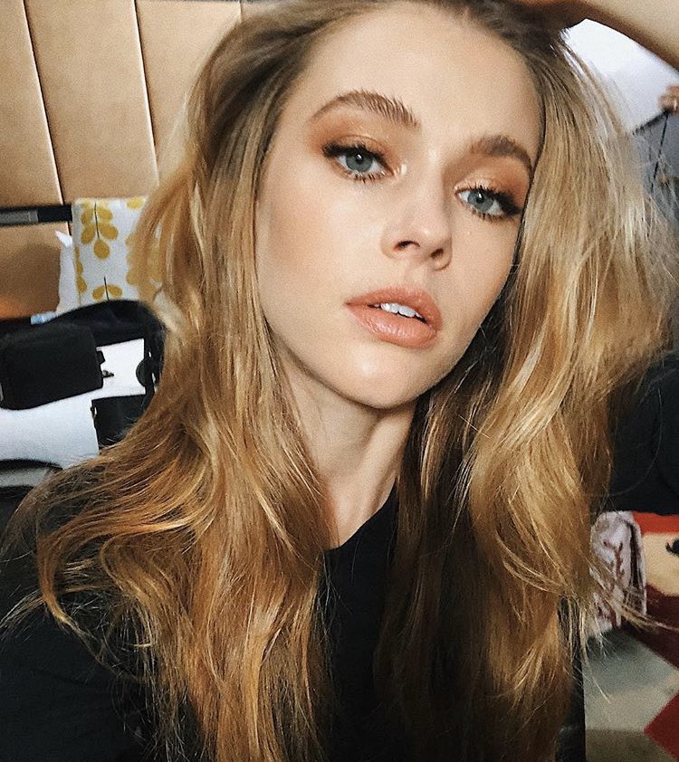 #FF <a href="/xEvaLTramellx/">Eva</a> / <a href="/Eva_XFire/">Eva</a>