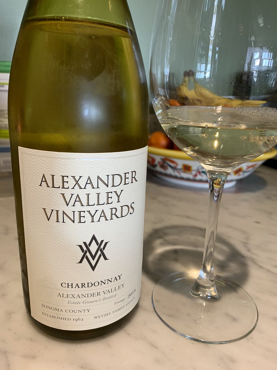 SommelYAY's tweet photo. Wow!! Love @avvwinery chardonnay and ALL their wines!  They are one of the BEST value wines for your $$ in the BIZ.  The Chard I paired for $12 with Lobster Rolls tonight!  Another decent #QuarantineLife wine! Lemon, white peach, crispy green apple, limestone and fresh sunflower! https://t.co/6XjNx48iSk