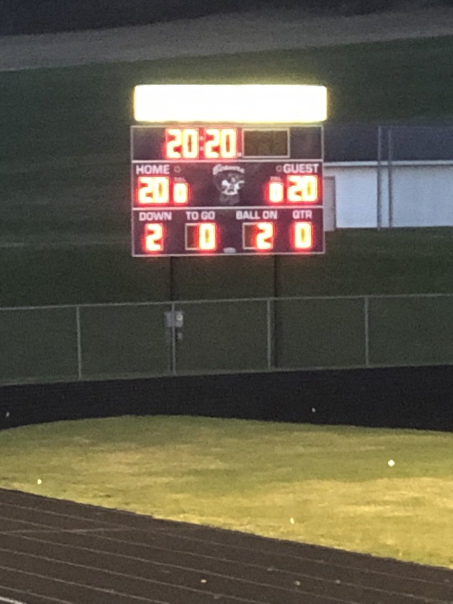 BryanYager1's tweet photo. RAHS pays tribute to our 2020 graduates.  Thanks for the memories.  May Beaver Pride always remain in your ❤️! #BeTheLightWI #ReedsburgPride @mjteeeee @travisWSN @jockosports @RobTaylor6300 @RAHSburg https://t.co/ff51RMDXSI